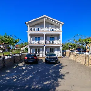 https://apartments-mato-lopar.primorje-gorskikotar.com