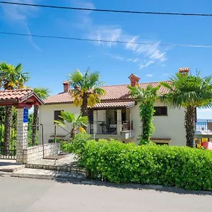 https://apartmani-rubinic.primorje-gorskikotar.com