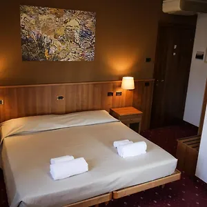 https://villanova.hotelinveneto.com